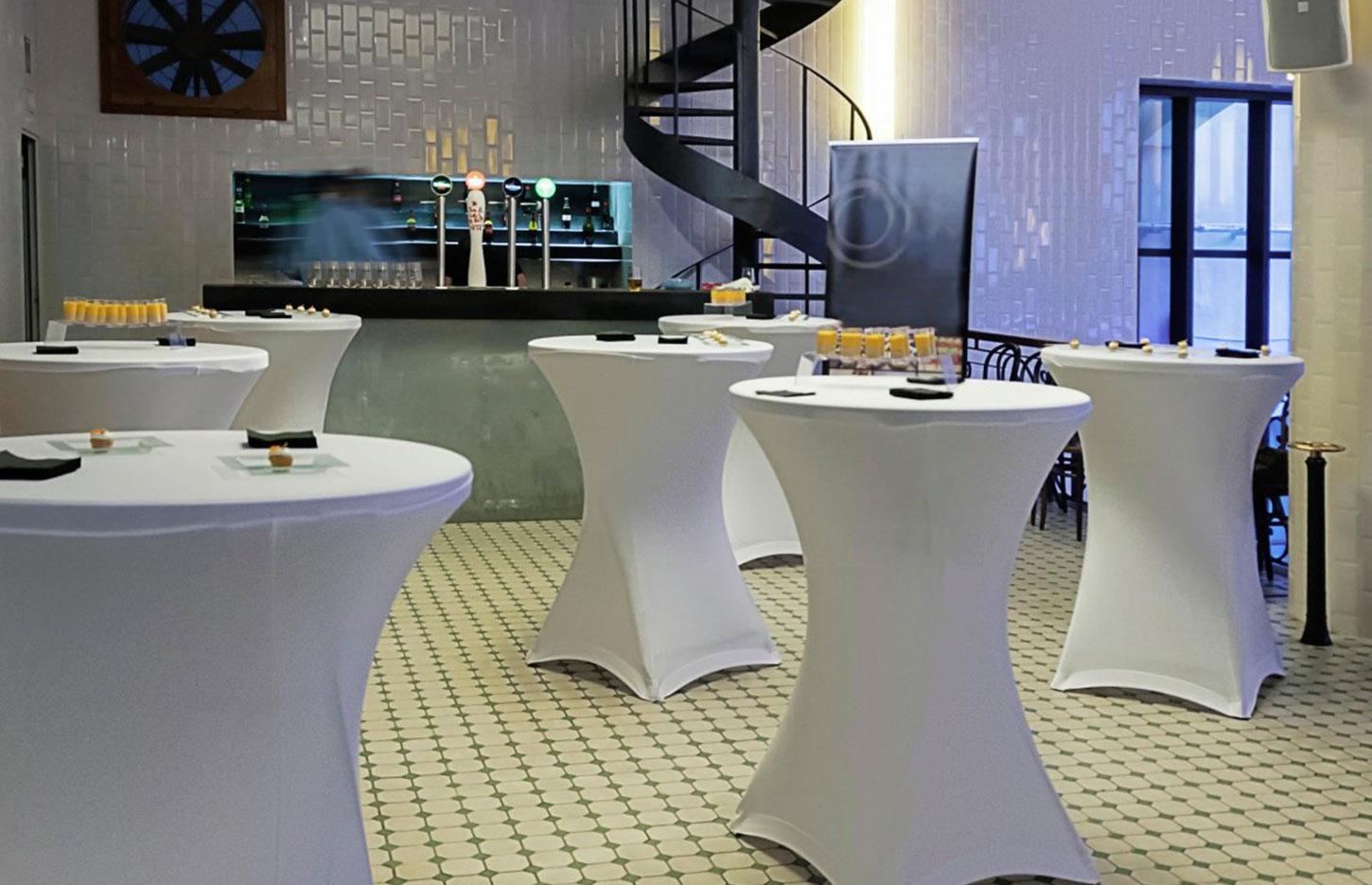 Table pliante  rondes, structure métallique, gamme Plume - France Bureau